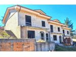 Immobile in asta di 240 m², box auto in vendita a Cingoli