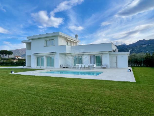 VILLA di 12 vani e di 180 mq (PIETRASANTA) rif. 442/VV - Foto 2