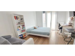 AFFITTASI STANZA SINGOLA RISTRUTTURATA CON BALCONE DA GENNAIO