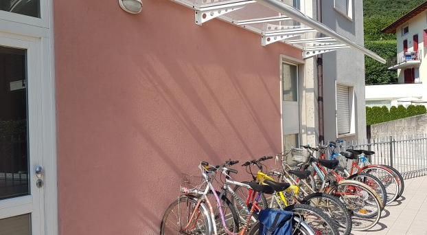 stanza singola in appartamento con giardino per ragazza