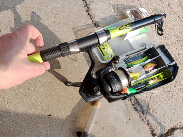 Lotto di 4 canne da pesca Decathlon per acqua dolce, modello 240, con relativi a - Foto 5