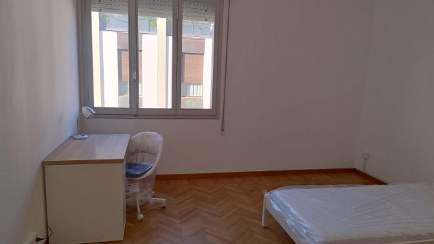 Stanza singola in Via San Felice disponibile da luglio - Foto 2