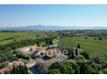 Rustico / Casale di 1000 m² con più di 5 locali e box auto in vendita a Cortona