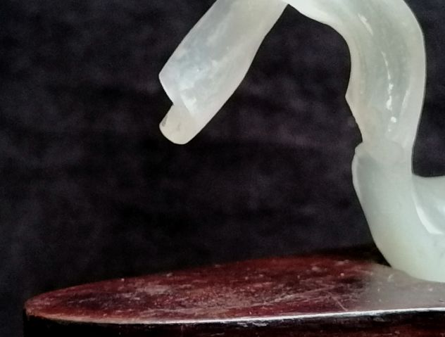 ANTICA SCULTURA GEISHA IN AUTENTICA GIADA CHIARA CON BASE LEGNO, CINA 1950 CIRCA - Foto 5