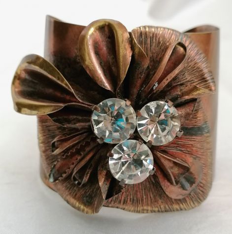 ANTICO BELLISSIMO BRACCIALE BIJOUX IN RAME E STRASS AUTENTICO EPOCA 1950.