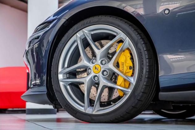 FERRARI Roma SPECIAL PAINT|DISPLAY PASS|SCUDETTI|20"|FULL ELECT rif. 23936535 - Foto 8