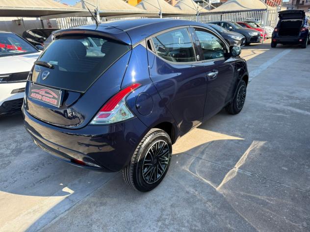 Lancia Ypsilon 0.9 TwinAir 85 CV 5 porte Metano Ecochic Silver - Foto 4