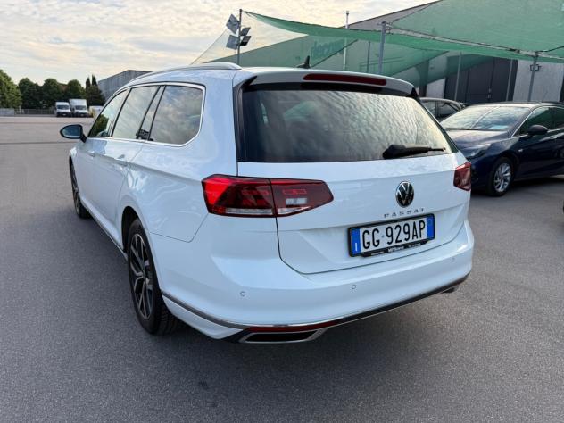 Volkswagen Passat Variant 2.0 TDI SCR 200 CV DSG Executive - Foto 3