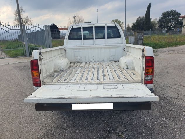 Toyota Hilux 2.5 D-4D 4WD 4posti Extra Cab DLX - Foto 5