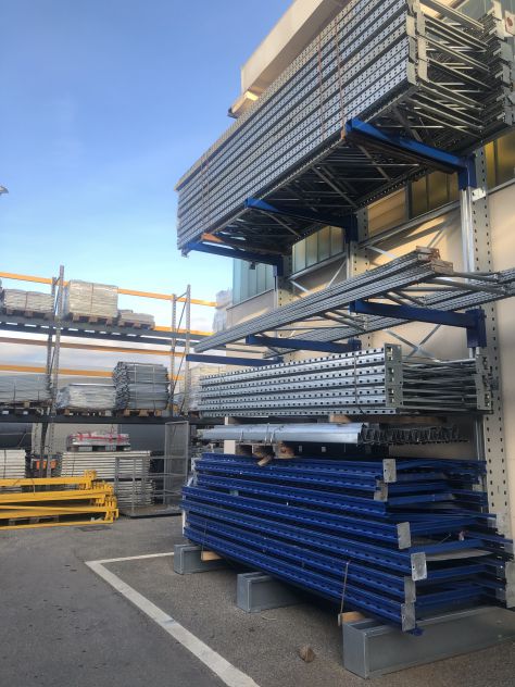 Cantilever nuovo per scorta materiale