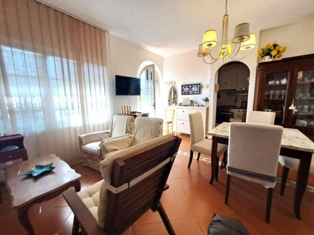 Villetta a schiera angolare in vendita a Marina di Massa - Massa 85 mq Rif: 1287997