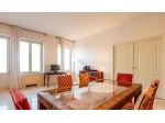Appartamento di 170 m² con 5 locali e box auto in vendita a Milano