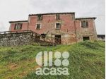 CASALE CENTRALE DA RISTRUTTURARE