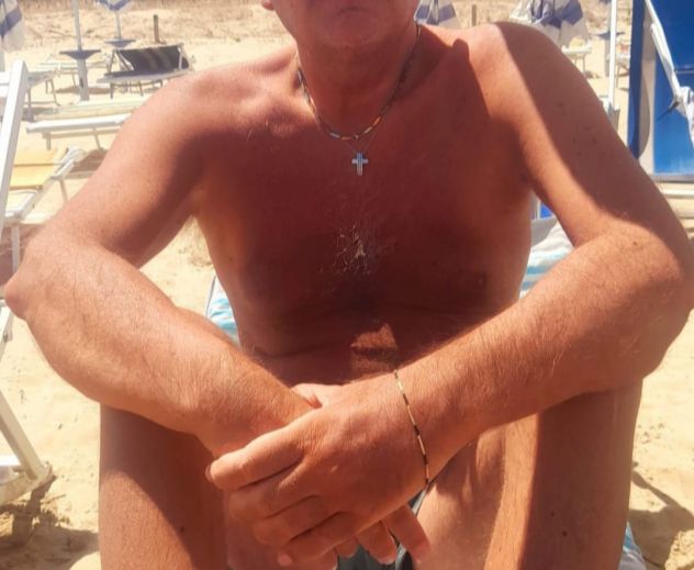 Daddy cerca ragazza giovane non professionista