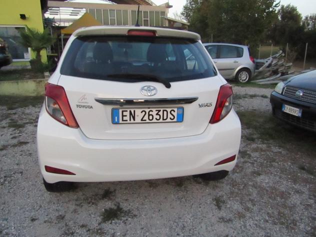 Toyota Yaris 1.3 5 p. unipr. basso chilom. - Foto 6