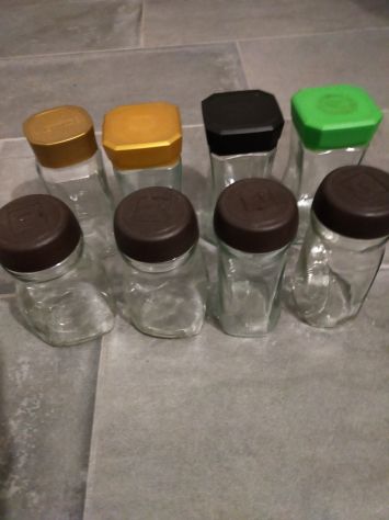 vasetti in vetro e bottiglie per salsa per conservare alimenti in cucina - Foto 2
