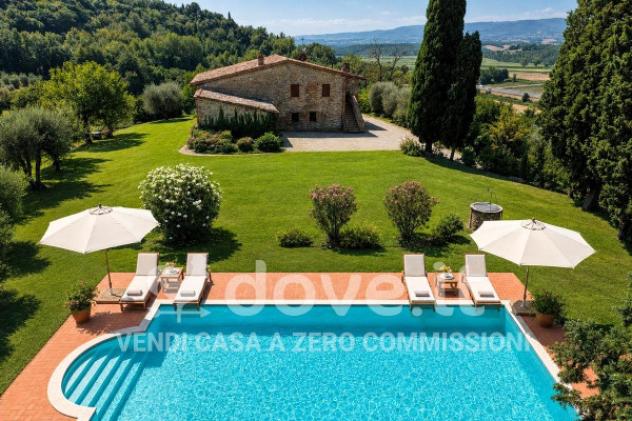 Rustico / Casale di 300 m² con 5 locali in vendita a Cetona - Foto 2