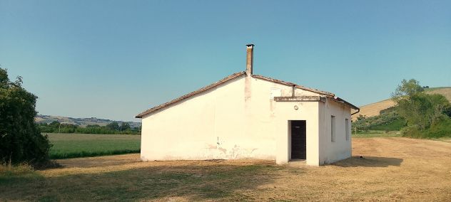CASA DI CAMPAGNA immersa NEL VERDE con 6.200 mq. di TERRENO AGRICOLO - Foto 2