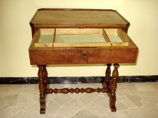Mobiletto antico 800 Luigi Filippo in noce con magnifiche gambe tornite - Foto 2