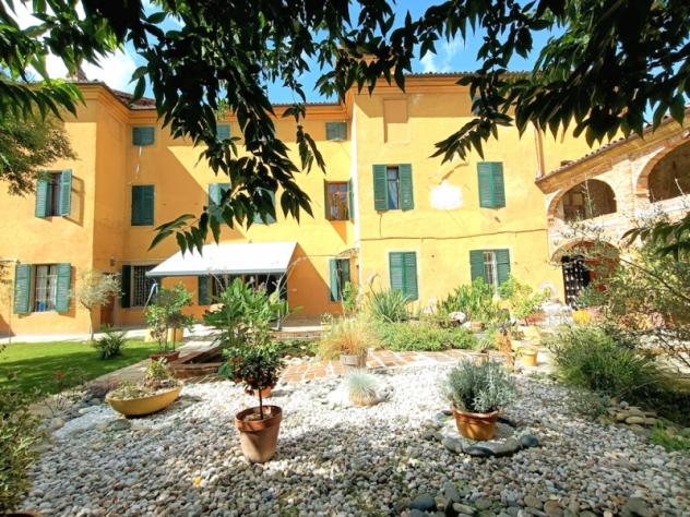 Pontestura vendesi casale 16 vani 600 Mq