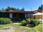 VENDESI VILLETTA INDIPENDENTE CON 2400 MQ DI TERRENO CIRCOSTANTI RECINTATO  &hellip;