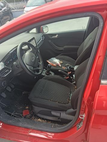 Ford Fiesta 1.1 75 CV 5 porte Titanium POCO SINISTRATA - Foto 9