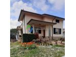 Villa indipendente con giardino, terrazzo e garage € 395.000 trattabili