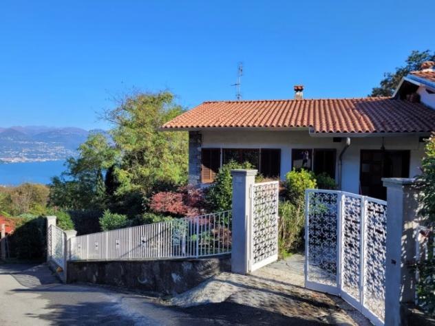 Stresa - ZONA MAGOGNINO VENDESI VILLA CON GIARDINO PRIVATO
