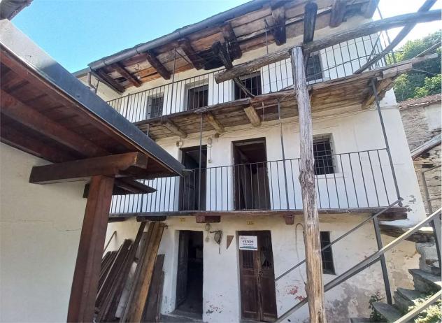 V000450 - CASA ANTICA CON RUSTICI E TERRENO - Foto 2