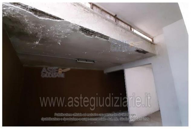 IMMOBILI-IMMOBILE COMMERCIALE-Via delle Sorgenti 28 - Foto 3