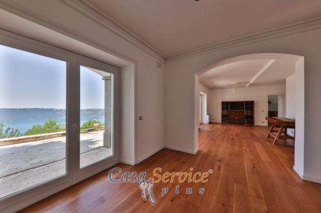 Splendida villa con vista sul lago a Castel Gandolfo - Foto 3