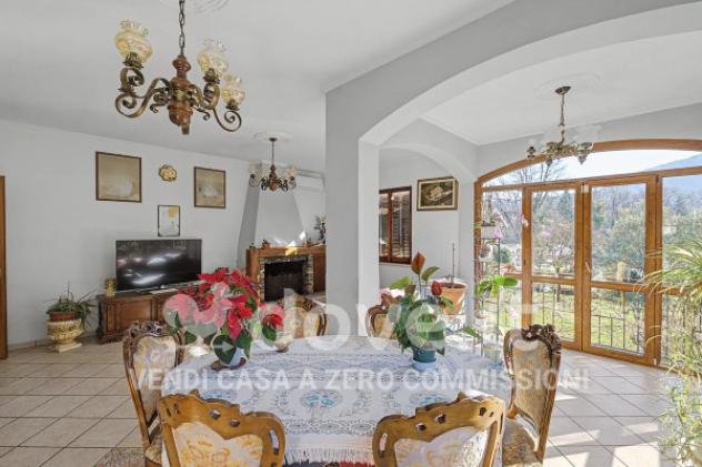 Villa di 260 m² con più di 5 locali e box auto doppio in vendita a Luino - Foto 13