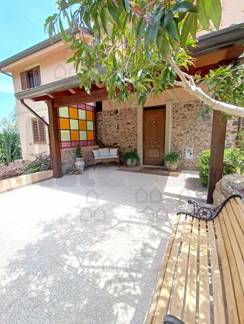 VILLA di 10 vani e di 250 mq (GIOIOSA MAREA) rif. 3VSA18072