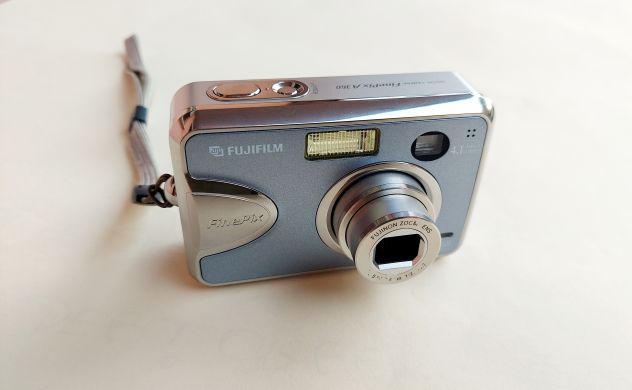 Fotocamera digitale compatta Fujifilm FinePix A360 da 4,1 MP con flash come nuo