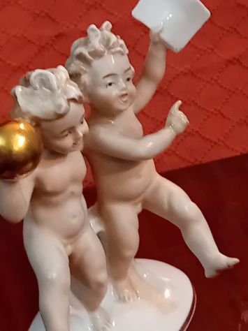ANTICA RARA COPPIA DI PUTTI ALLEGORICI IN CERAMICA DIPINTA DORATA - Foto 3
