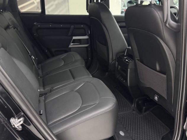 Land Rover Defender (2019) LAND ROVER 110 3.0D I6 250 CV AWD Auto SE - Foto 5