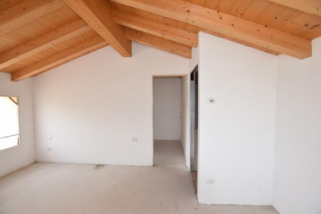 CASA AFFIANCATA di 7 vani e di 175 mq (PEDEROBBA) rif. DB030AB
