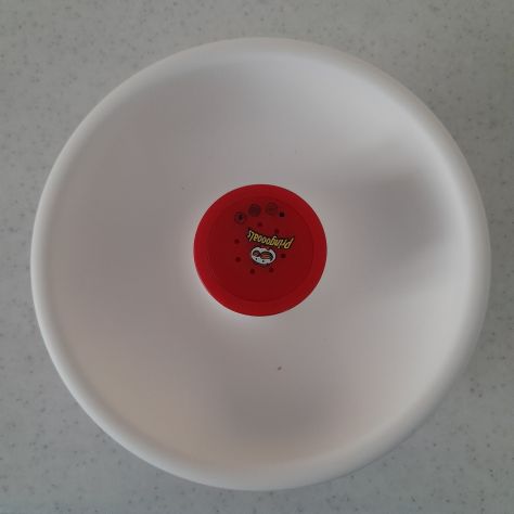 Pringles Foot Bowl forma di mezzo pallone da calcio Nuovo mai usato. La ciotola - Foto 5