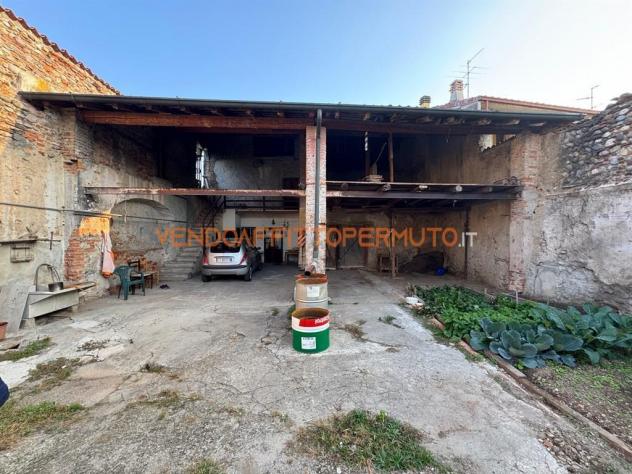 CIVIDATE AL PIANO - PORZIONE DI CASA INDIPENDENTE CON ALTO POTENZIALE
