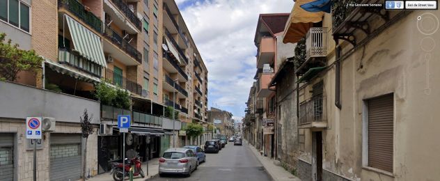 Acerra, Via Soriano: locale commerciale 2 vetrine, 2 accessi, deposito e p.auto