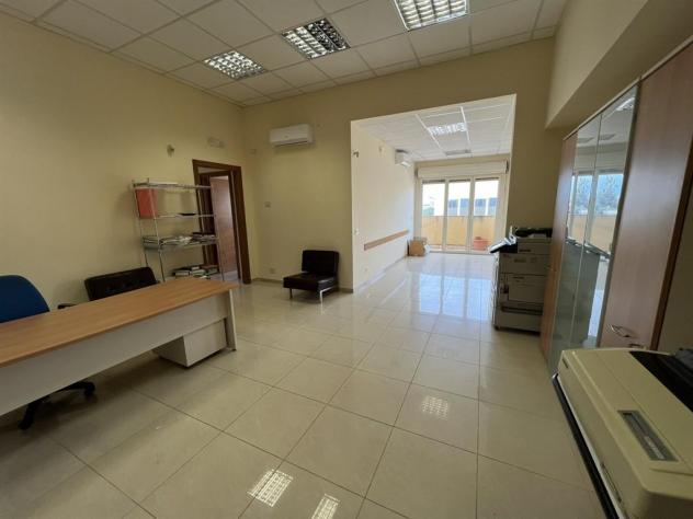MODUGNO(BA), ZONA ARTIGIANALE, OTTIMO UFFICIO QUADRIVANI - Foto 3