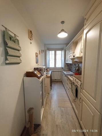 In centro storico , appartamento con ingresso indipendente e giardino privato .
Recente ristrutturazione completa . - Foto 13