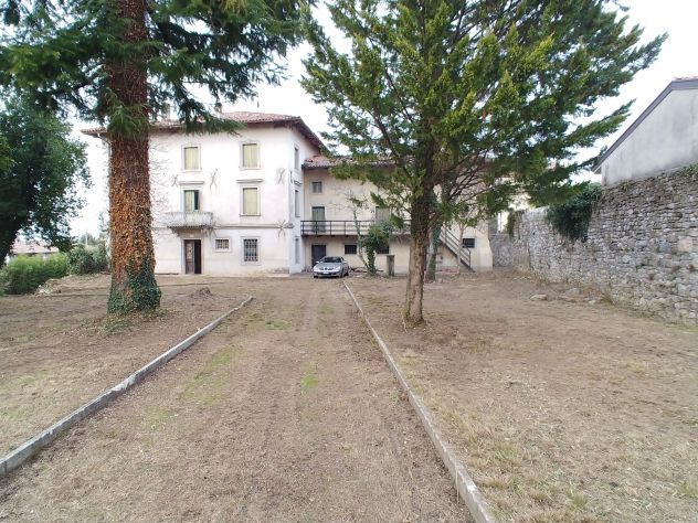 Villa storica vendesi a Loneriacco di Tarcento.