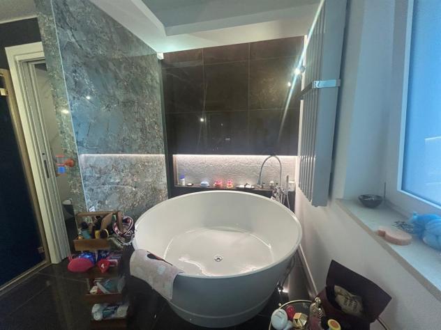 Mezzocamino, in contesto signorile, Villa di oltre 200 mq con piscina a sfioro, box e tre posti auto. - Foto 7