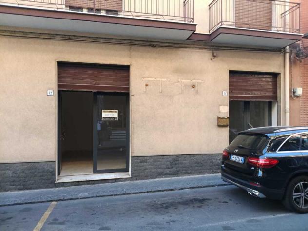 Locale commerciale in affitto a Aci Catena