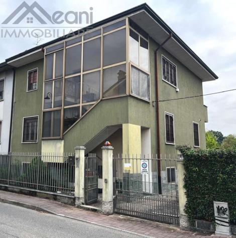 311 - APPARTAMENTO DI 3 LOCALI CON CAMINO IN VILLA BIFAMILIARE