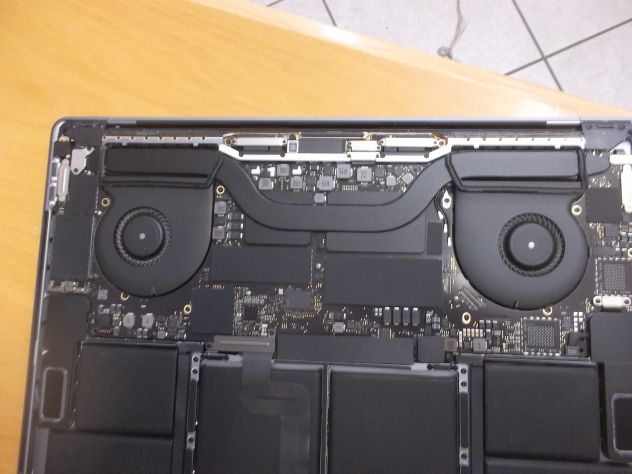 MACBOOK PRO RETINA  15 MODELLO A1990 DISPLAY ROTTO - Foto 8