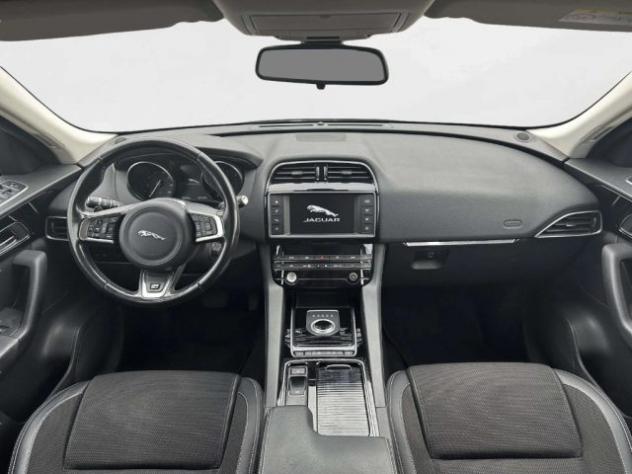 JAGUAR F-Pace 2.0 D 180 CV AWD aut. R-Sport rif. 23033919 - Foto 6