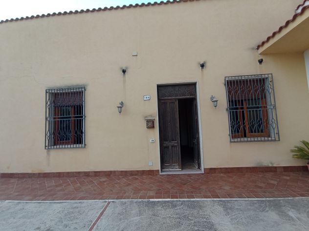 MANUEL IMMOBIL-CAR VENDE CASA DI MQ. 120 SEMINDIP. DA RISTRUTTURARE, COMPOSTA DA