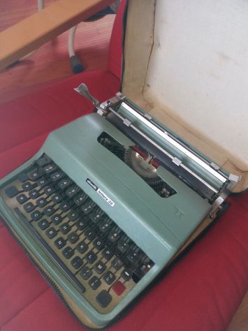 Macchina da scrivere Olivetti modello Lettera 32. Vintage. - Foto 2